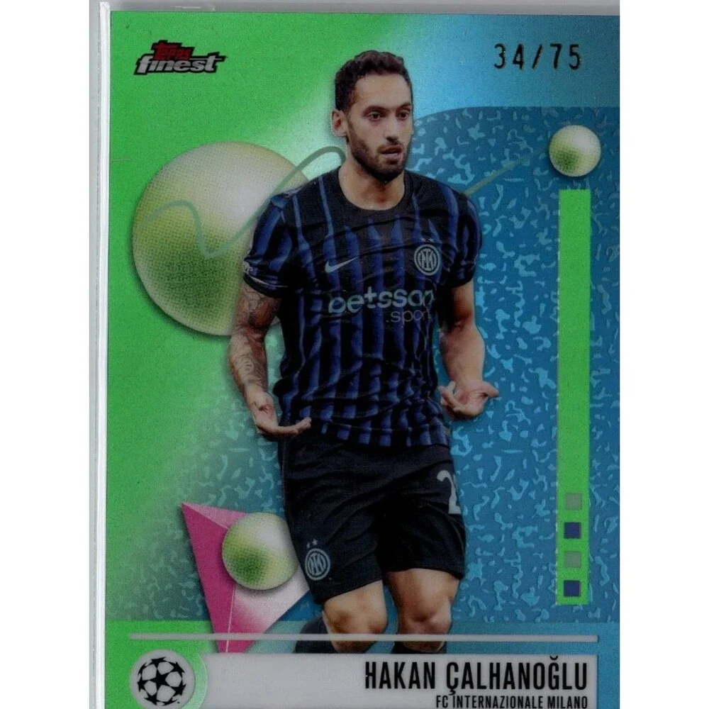 2026 Topps Finest UEFA #4 Hakan Çalhanoğlu, FC Internazionale Milano Green/75